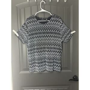Impressions Lifestyle Black And Silver Shimmery Chevron Short Sleeve Top Size L